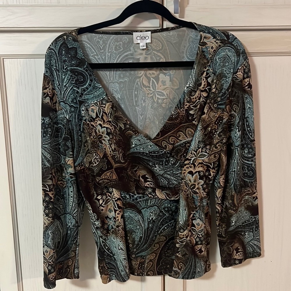 A lovely Cleo v-neckline top in size large